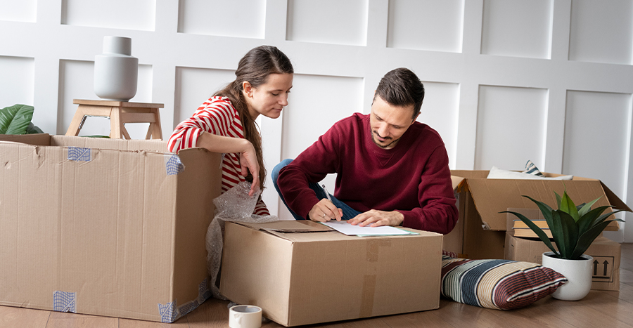 Préparation étape par étape des cartons de déménagement